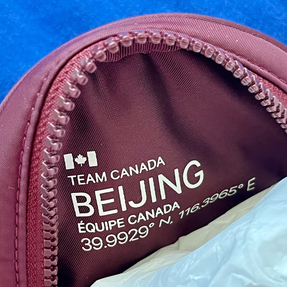 Lululemon Future Legacy Bag Red Merlot - Picture 8 of 10